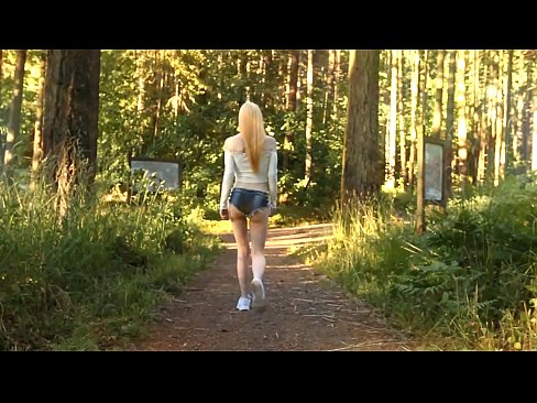 ❤️ Kaunis nainen liikkuu hitaasti, ei alaston video ❤ Porno at us ❌❤
